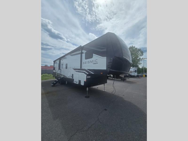 2027 Jayco Seismic 359 Photo in Pittsburgh PA 6583