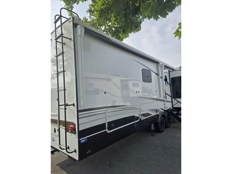 New 2026 Jayco North Point 382FLRB - photo - 10