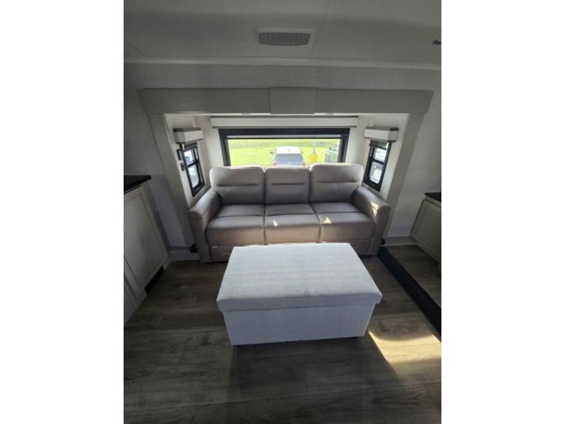 New 2026 Jayco North Point 382FLRB - photo - 47