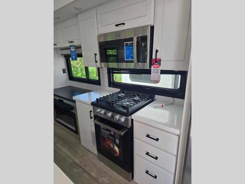 New 2026 Jayco Pinnacle 36FBTS - photo - 37