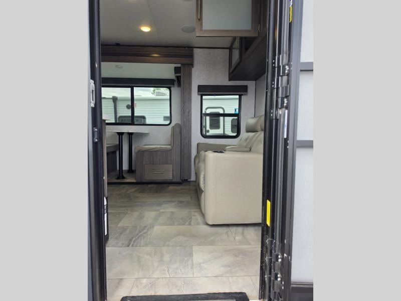 Pre-Owned 2021 Dutchmen RV Kodiak Ultra-Lite 242RBSL - photo - 10