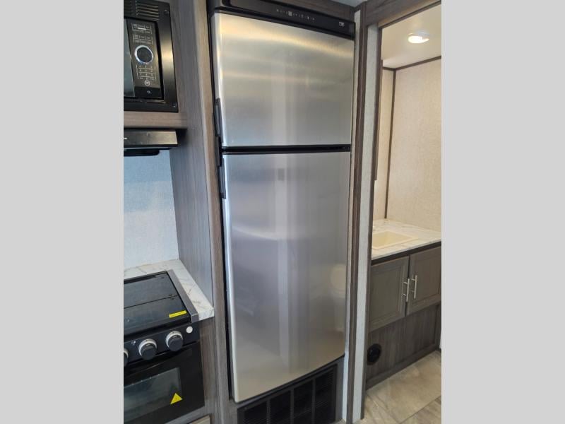 Pre-Owned 2021 Dutchmen RV Kodiak Ultra-Lite 242RBSL - photo - 17