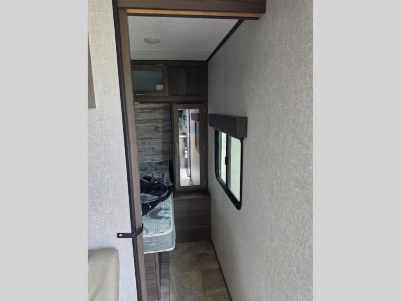 Pre-Owned 2021 Dutchmen RV Kodiak Ultra-Lite 242RBSL - photo - 28
