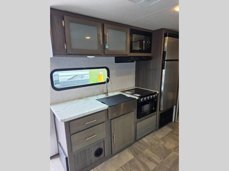 Pre-Owned 2021 Dutchmen RV Kodiak Ultra-Lite 242RBSL - photo - 13