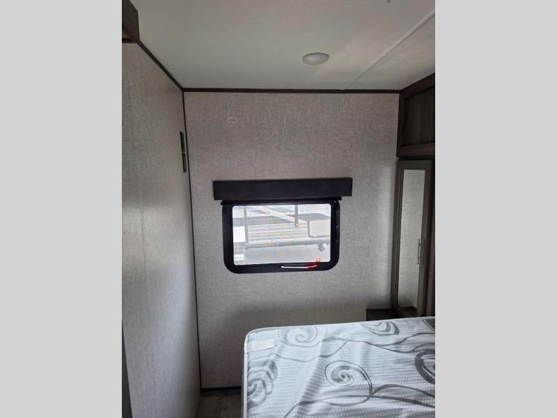 Pre-Owned 2021 Dutchmen RV Kodiak Ultra-Lite 242RBSL - photo - 31