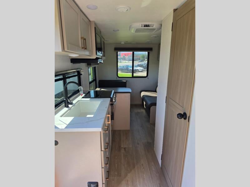 New 2027 Jayco Jay Flight 210QB - photo - 20