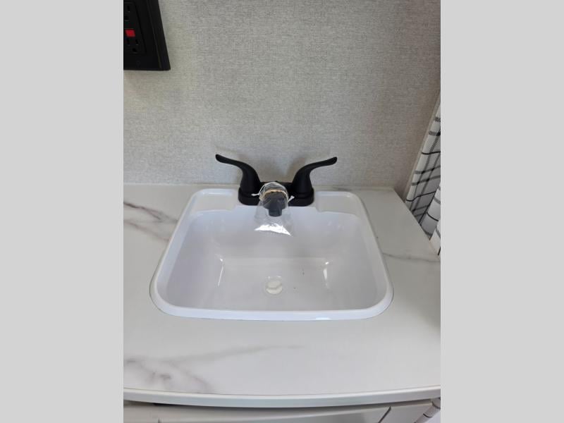 New 2027 Jayco Jay Flight 210QB - photo - 16
