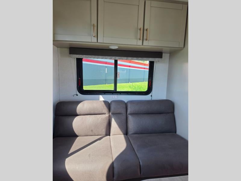 New 2027 Jayco Jay Flight 210QB - photo - 34