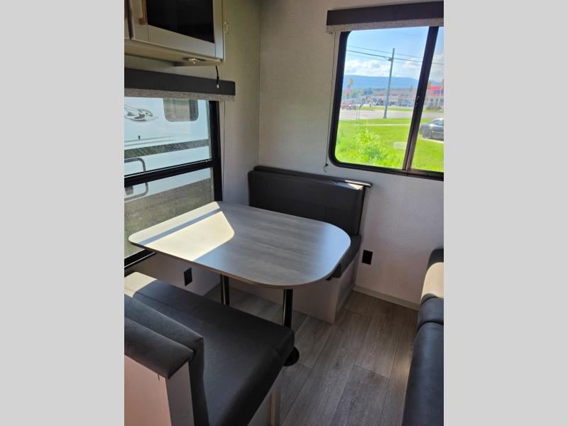 New 2027 Jayco Jay Flight 210QB - photo - 29