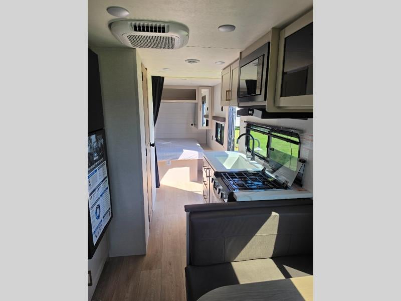 New 2027 Jayco Jay Flight 210QB - photo - 41