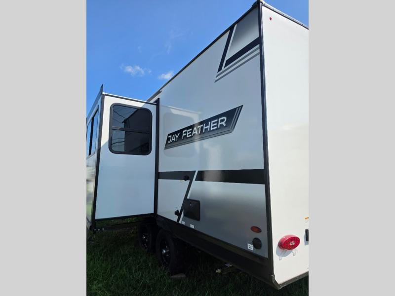 New 2027 Jayco Jay Feather 19MRK - photo - 7