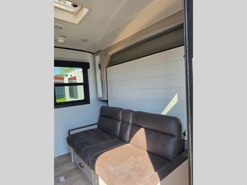 New 2027 Jayco Jay Feather 19MRK - photo - 11