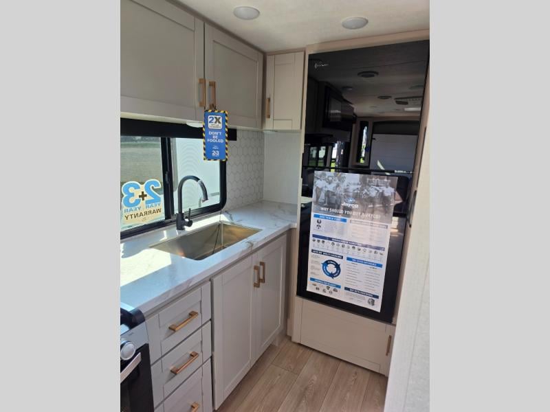 New 2027 Jayco Jay Feather 19MRK - photo - 21