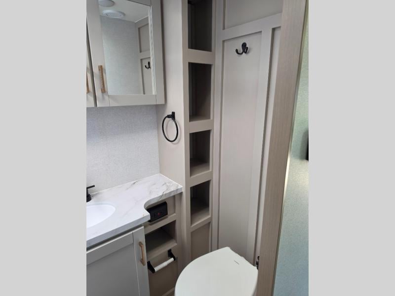 New 2027 Jayco Jay Feather 19MRK - photo - 30