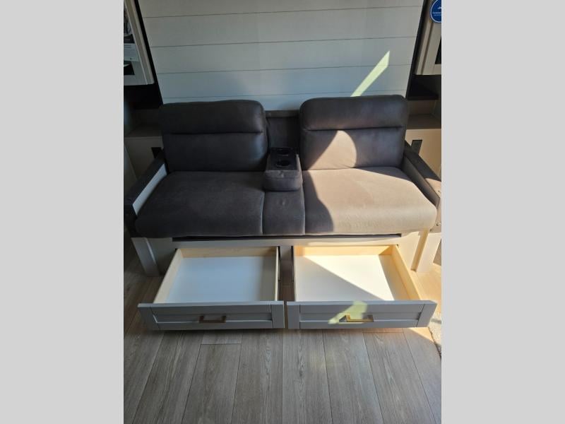 New 2027 Jayco Jay Feather 19MRK - photo - 39