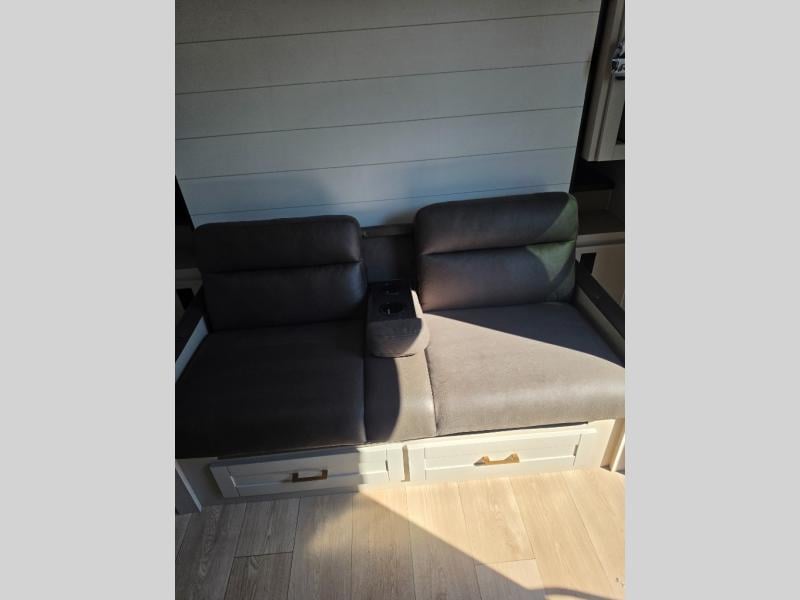 New 2027 Jayco Jay Feather 21MBH - photo - 45