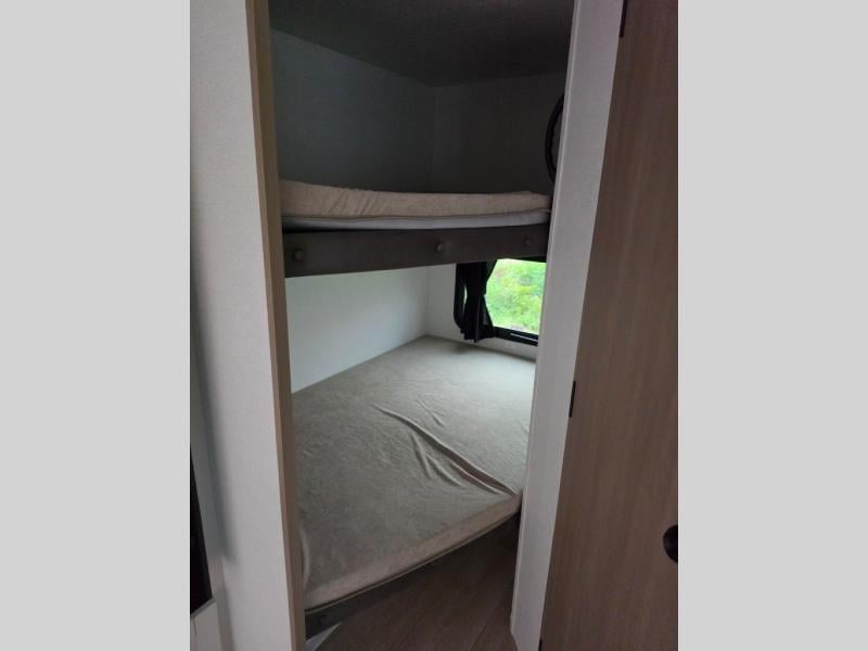 New 2027 Jayco Jay Flight 197MB - photo - 22