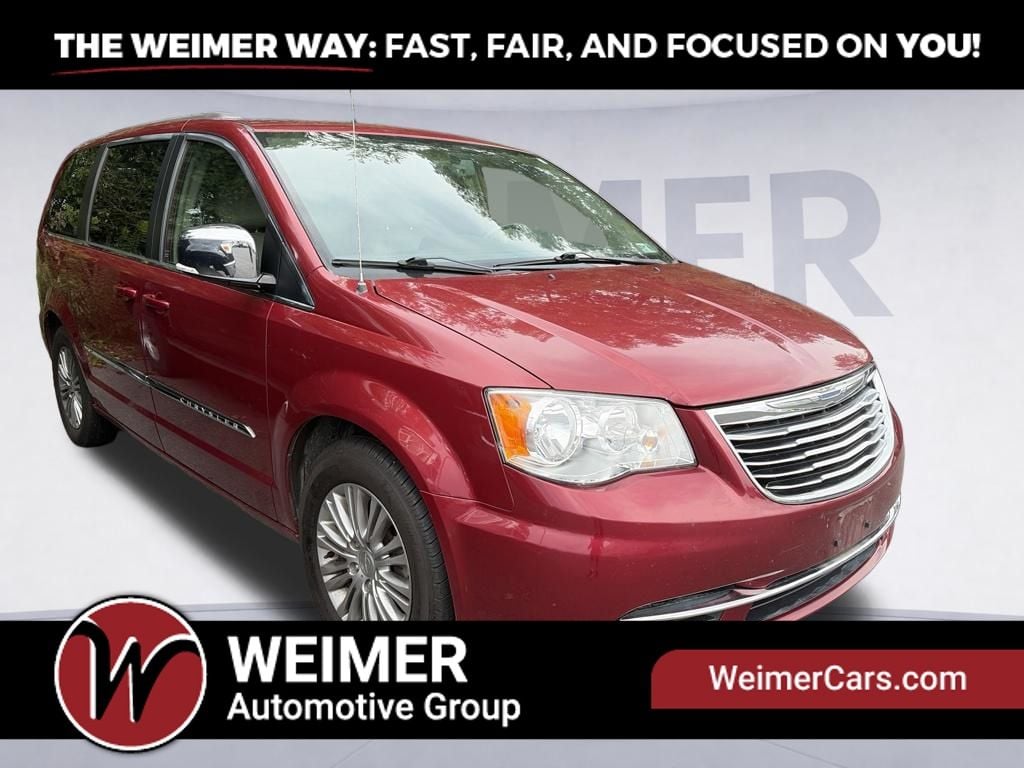 Pre-Owned 2016 Chrysler Town & Country Touring-L - photo - 2