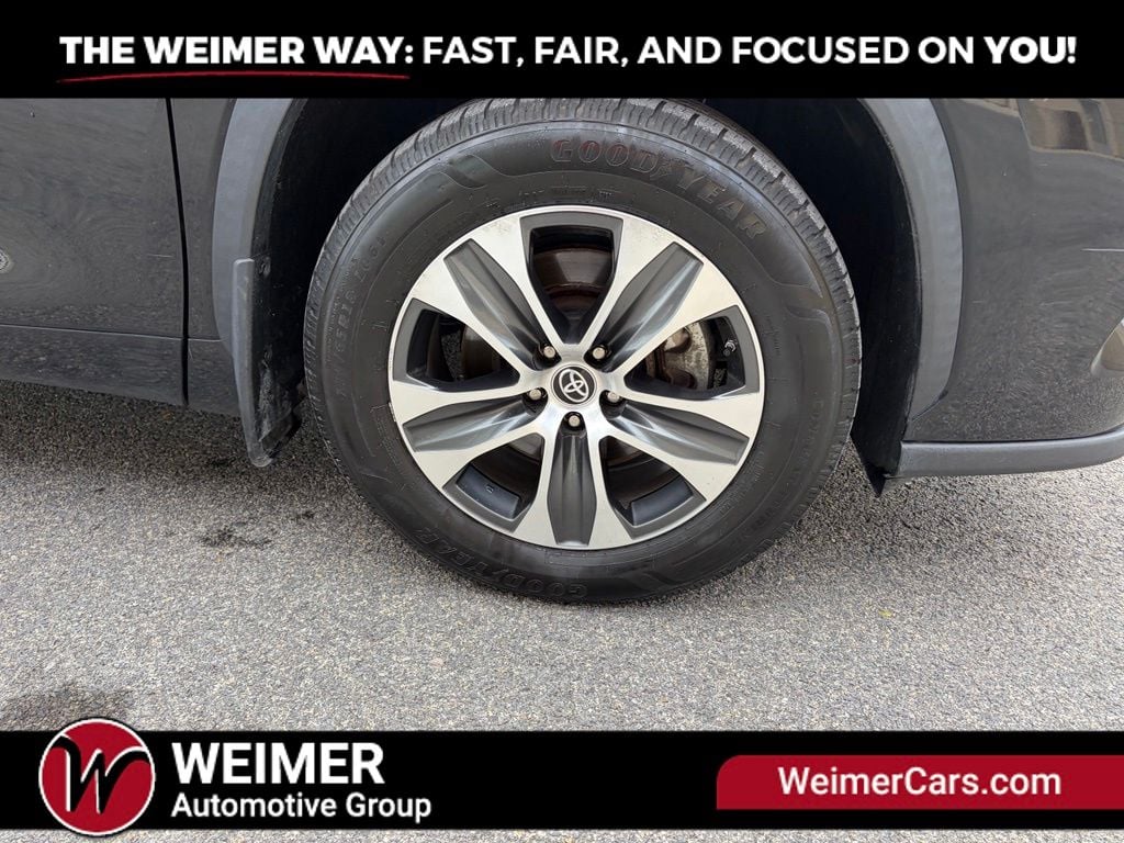 Pre-Owned 2021 Toyota Highlander XLE - photo - 12
