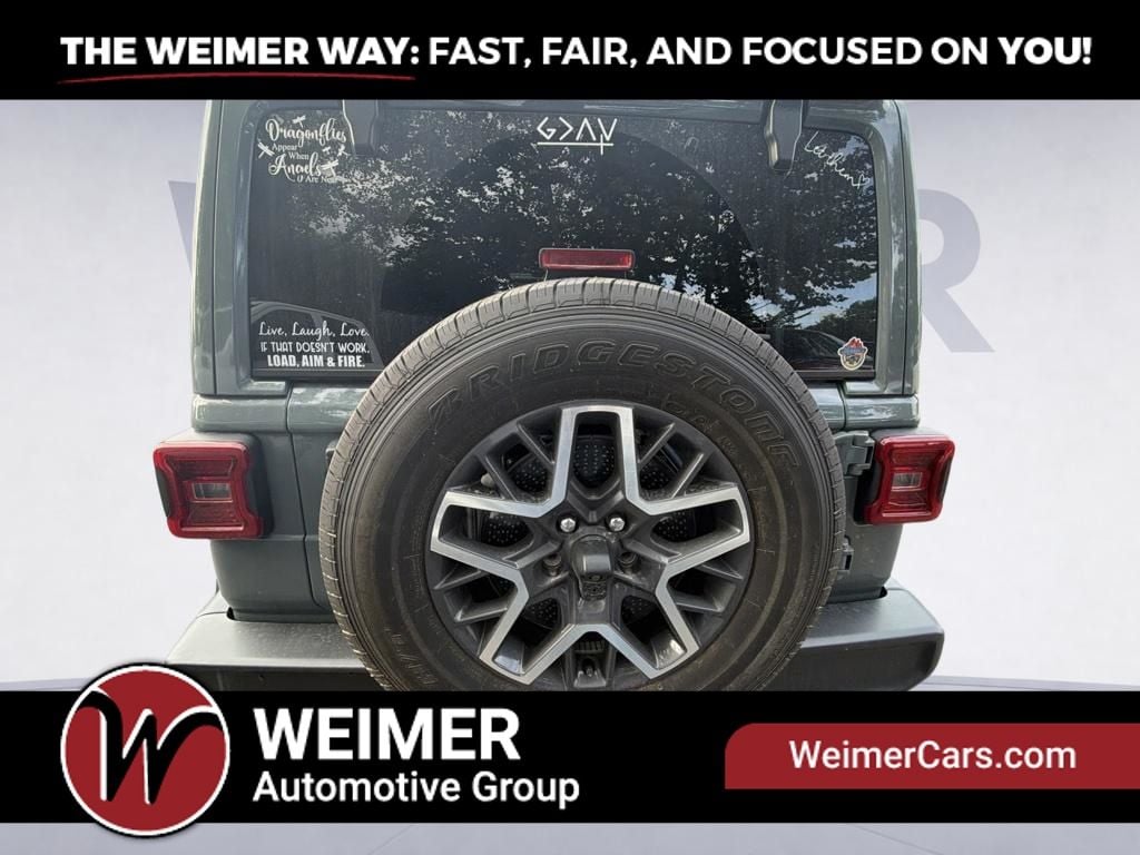 Pre-Owned 2024 Jeep Wrangler Sahara - photo - 4