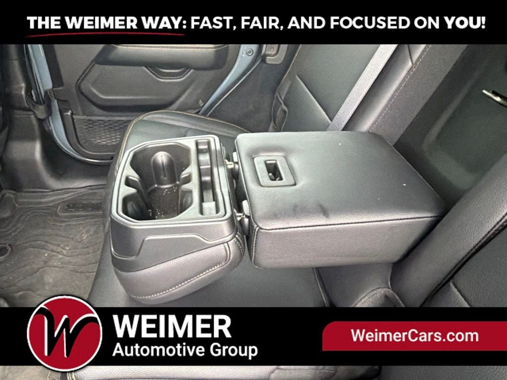 Pre-Owned 2024 Jeep Wrangler Sahara - photo - 15