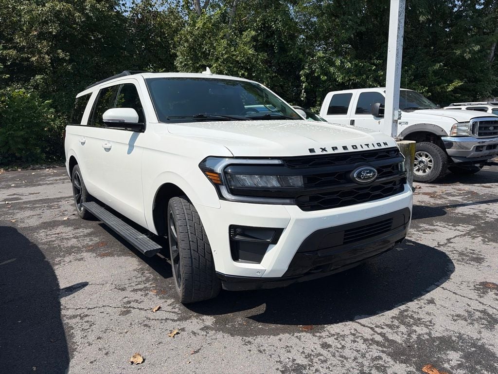 Pre-Owned 2022 Ford Expedition Max Limited - photo - 2