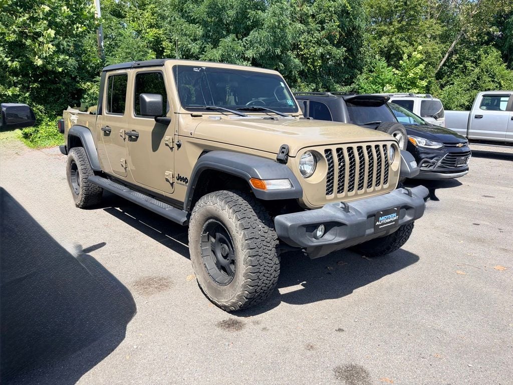 Pre-Owned 2020 Jeep Gladiator Sport - photo - 2