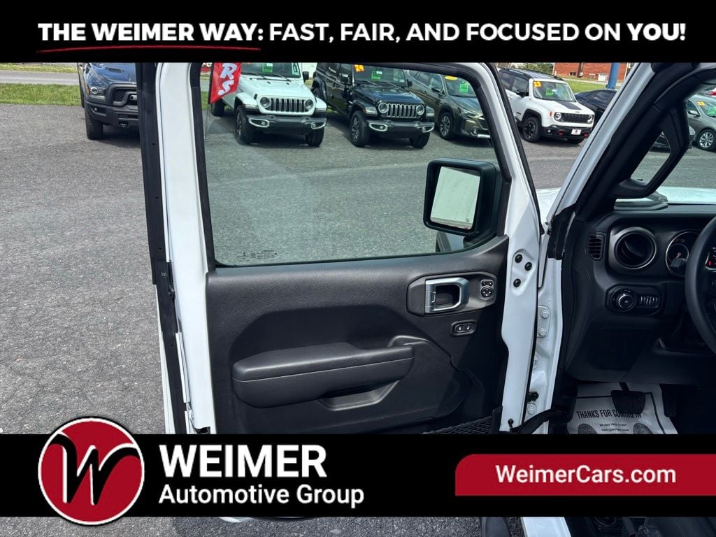Pre-Owned 2022 Jeep Wrangler Sport - photo - 17