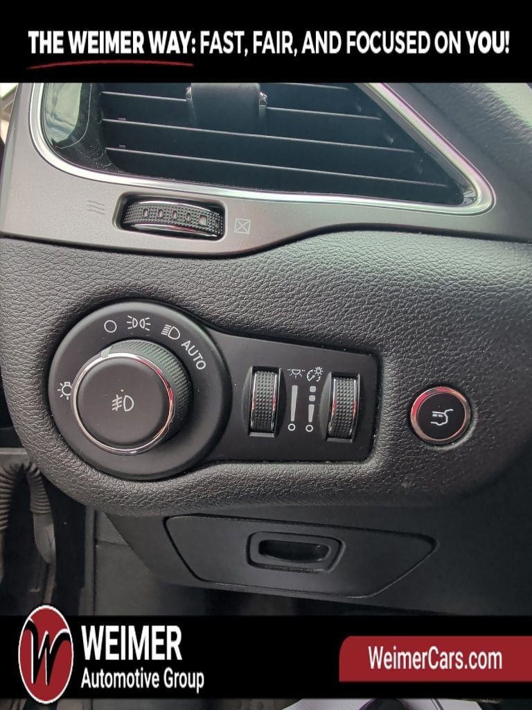 Pre-Owned 2019 Jeep Cherokee Limited - photo - 19