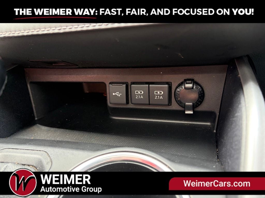 Pre-Owned 2021 Toyota Highlander XLE - photo - 31