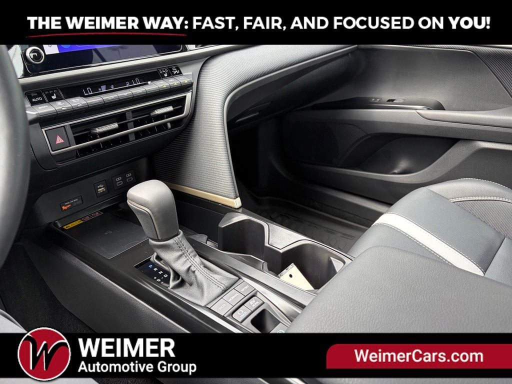 Pre-Owned 2026 Toyota Camry SE - photo - 32