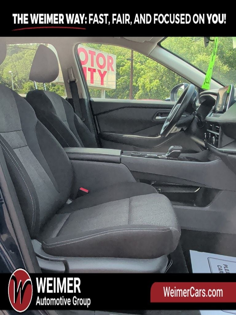 Pre-Owned 2024 Nissan Rogue SV - photo - 17