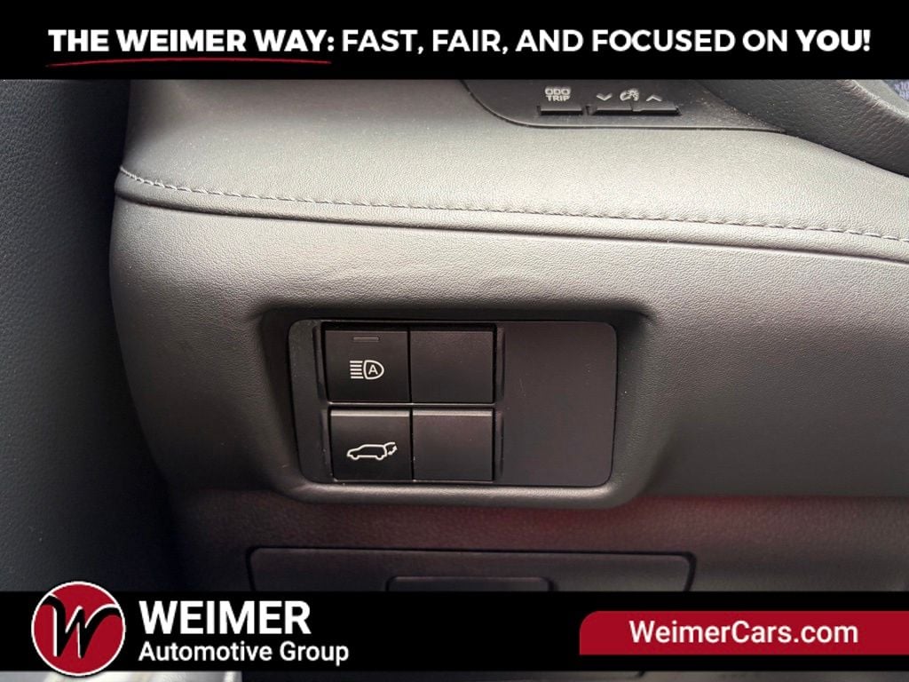 Pre-Owned 2021 Toyota Highlander XLE - photo - 36