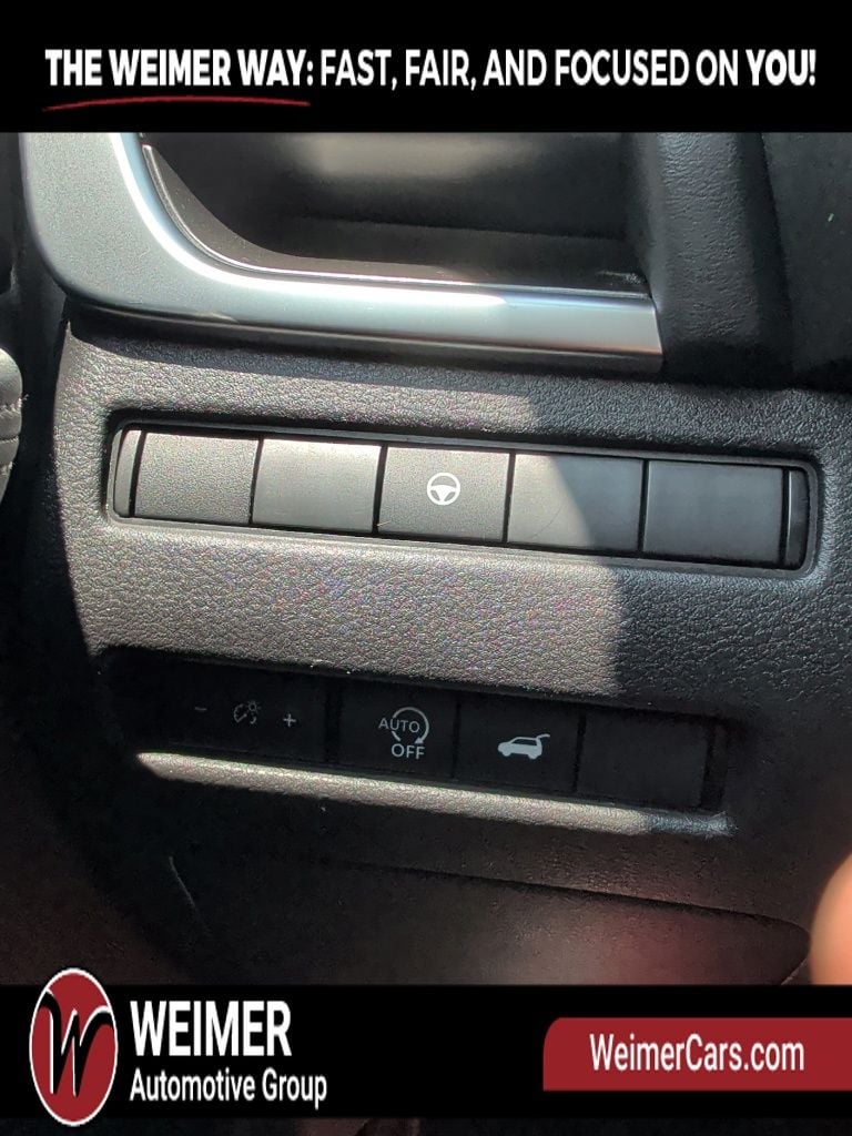 Pre-Owned 2024 Nissan Rogue SV - photo - 20