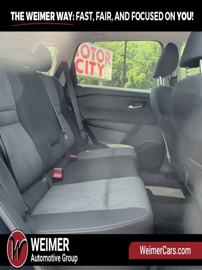 Pre-Owned 2024 Nissan Rogue SV - photo - 16