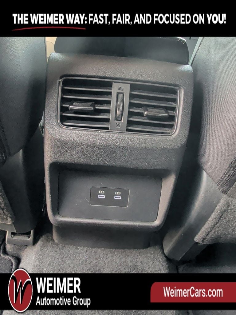 Pre-Owned 2024 Nissan Rogue SV - photo - 14